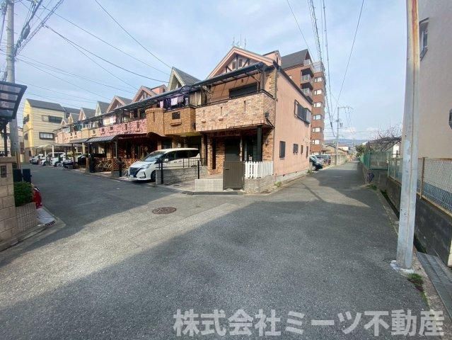 4LDK Detached House for Sale near Wakae-Iwata Station, Higashiosaka - Thumbnail 3
