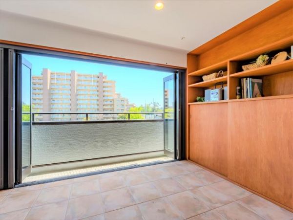 5SLDK Detached House for Sale in Hirakata, Osaka - Thumbnail 3