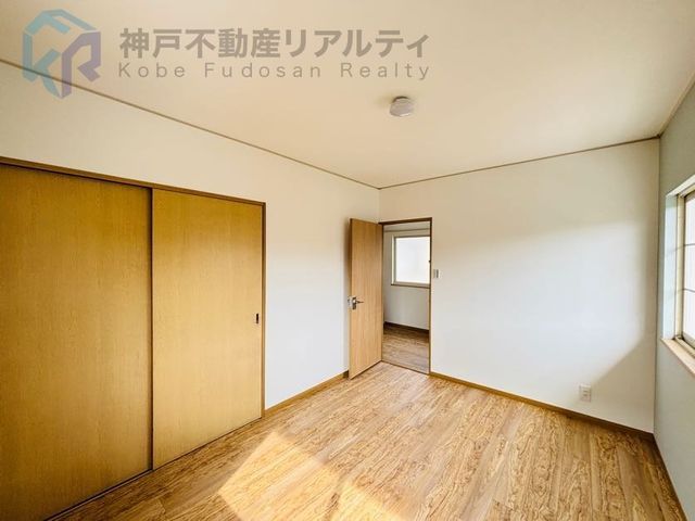 4LDK Renovated House with 3 Parking Spaces near Kita Suzurandai Station, Kobe - Thumbnail 2