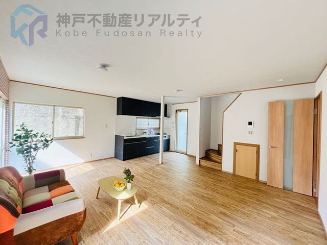 4LDK Renovated House with 3 Parking Spaces near Kita Suzurandai Station, Kobe - Thumbnail 4