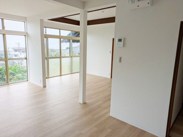 4LDK Renovated House with Beppu Bay View in Hiji Town, Oita - Thumbnail 2