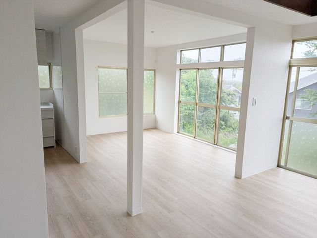 4LDK Renovated House with Beppu Bay View in Hiji Town, Oita - Thumbnail 3