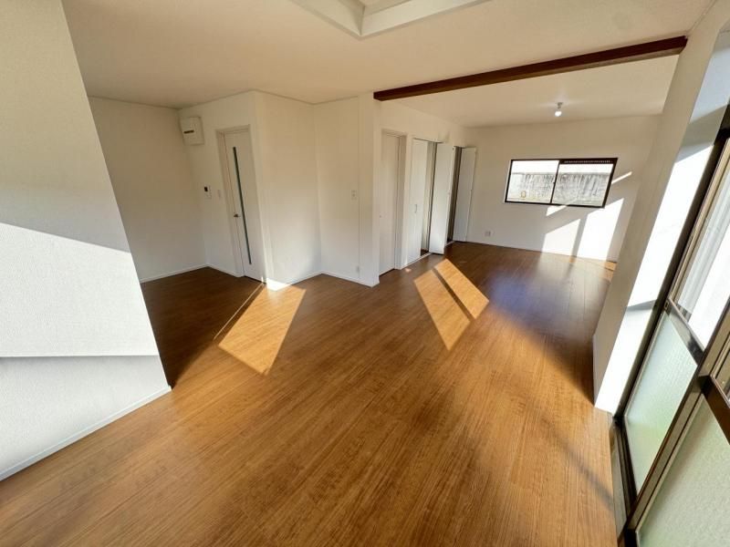Renovated 3LDK Detached House on 463sqm Land in Hannan City - Thumbnail 2