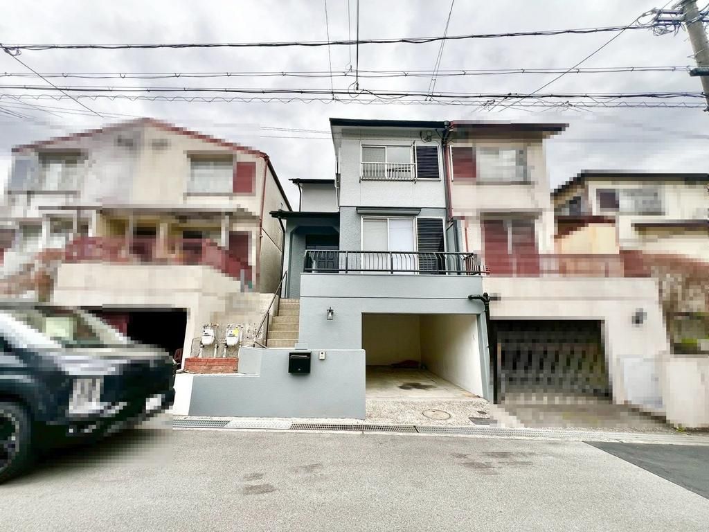 Renovated 4LDK Terrace House for Sale in Sakai, Osaka - Thumbnail 2
