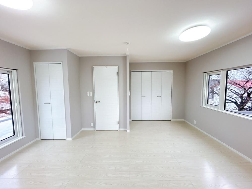 Spacious 2LDK House with Garden in Iwamizawa, Hokkaido - Thumbnail 3