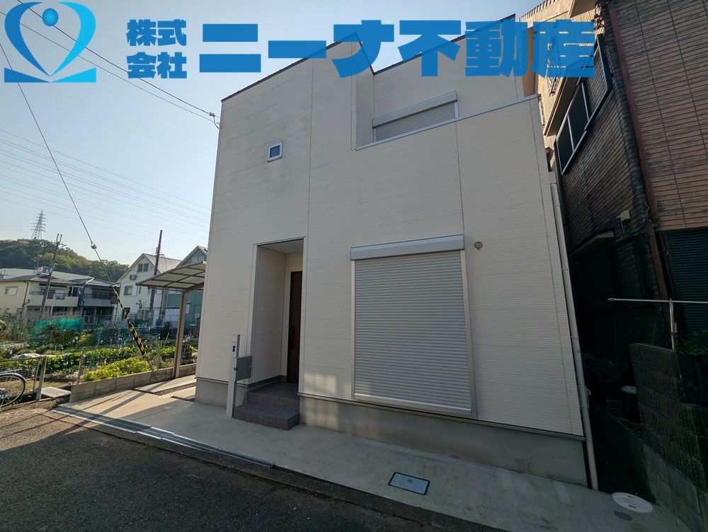 Modern 3LDK House for Sale in Kashiwara, Osaka - 2017 Build - Thumbnail 2