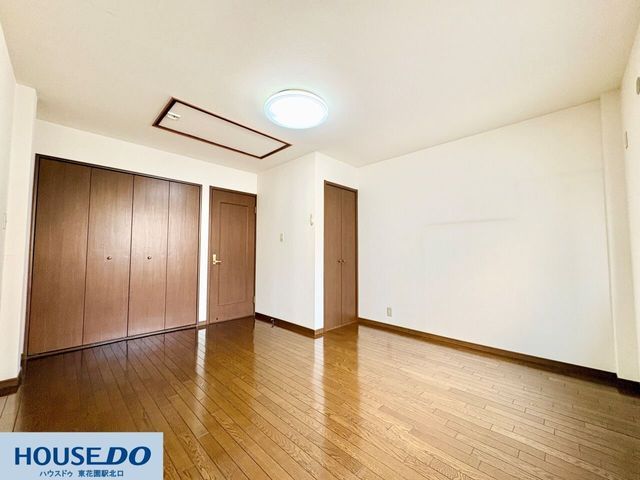 4DK Detached House for Sale in Higashi-Osaka, Near Hyotan-yama Station - Thumbnail 2