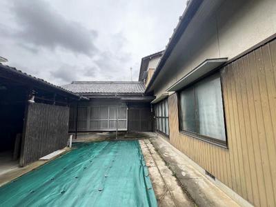 689 2-story house with garage and many rooms / Mitoyo City — Image 1, Mitoyo, Kagawa