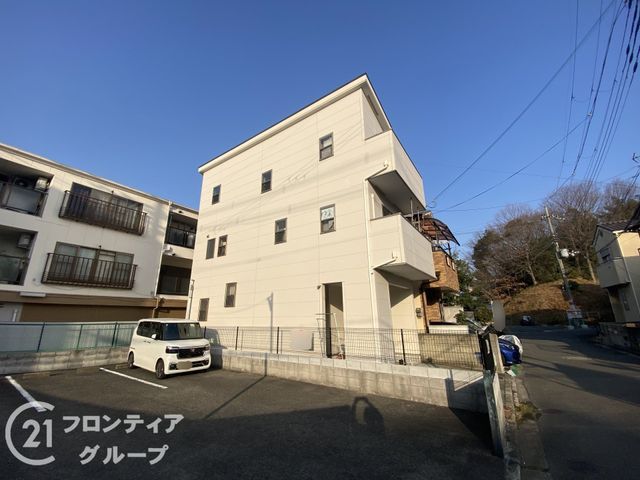 2SLDK Detached House for Sale in Hirakata, Osaka - Thumbnail 2