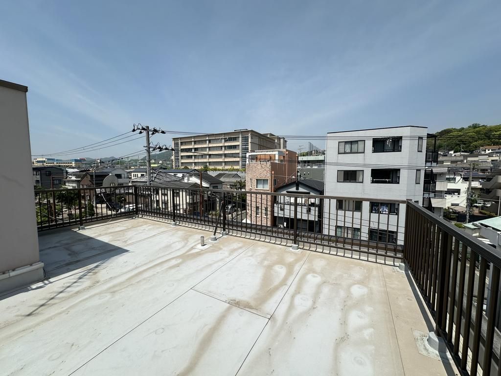 5LDK Detached House Near Uezawa Station, Kobe | 202 sqm - Thumbnail 2