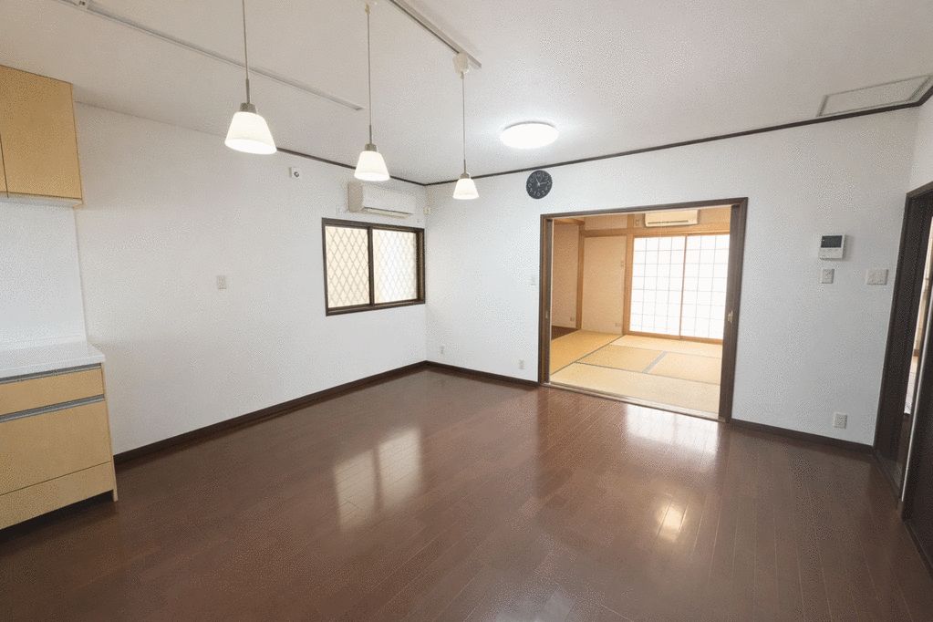 6LDK Family House for Sale in Higashi-Osaka, Osaka - Thumbnail 3