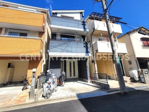 3LDK House for Sale in Takatsuki, Osaka - 79.58 sqm - Thumbnail 2