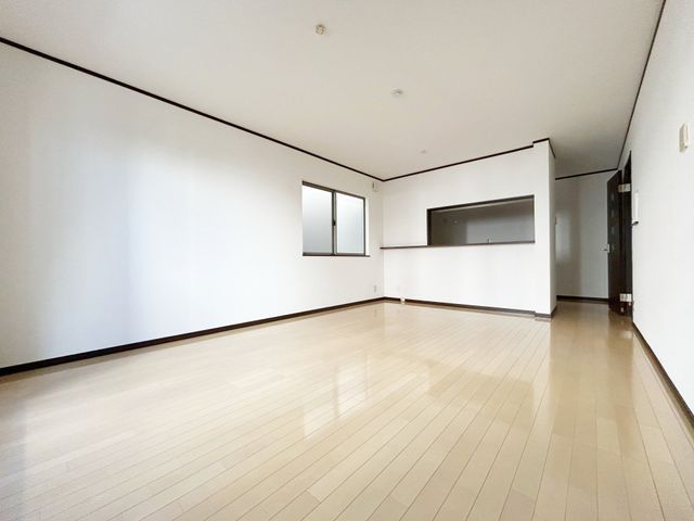 3LDK Detached House for Sale in Nishinari, Osaka - 102 sqm - Thumbnail 3