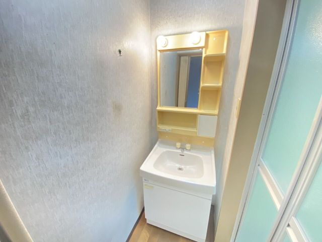 Renovated 2LDK House for Sale in Sakai, Osaka - Near Nakamozu Station - Thumbnail 4