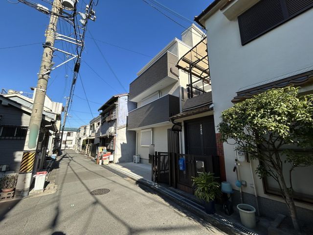 Modern 2LDK House Near Ishigatsu Station, Sakai, Osaka - Thumbnail 2