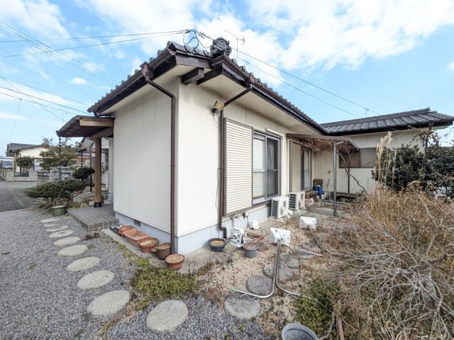 4LDK Single-Story House for Sale in Nakatsu City, Oita - Thumbnail 2