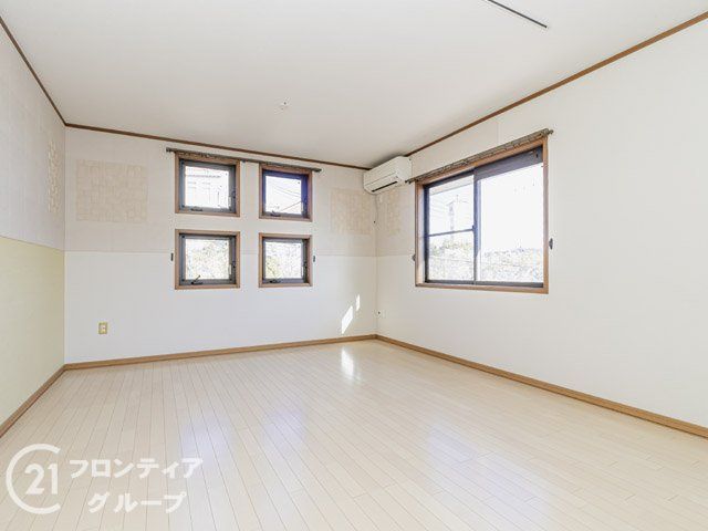4LDK South-Facing Family Home with Renovations in Kobe Nishi Ward - Thumbnail 3
