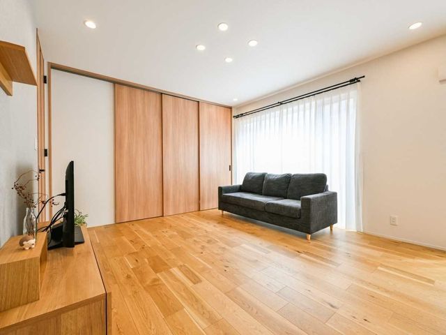 4SLDK House for Sale in Toyonaka, Osaka - 114 sqm - Thumbnail 2