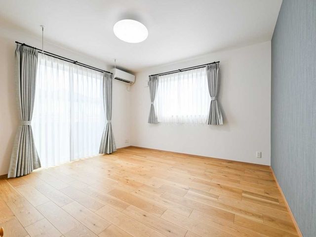 4SLDK House for Sale in Toyonaka, Osaka - 114 sqm - Thumbnail 3