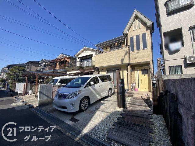4LDK House for Sale in Neyagawa, Osaka - 98 sqm - Thumbnail 2