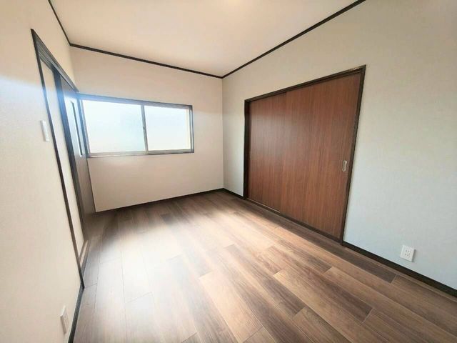 Renovated 4SLDK House for Sale near Zuikō-yonchōme Station, Osaka - Thumbnail 3