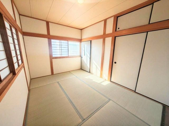 Renovated 4SLDK House for Sale near Zuikō-yonchōme Station, Osaka - Thumbnail 4