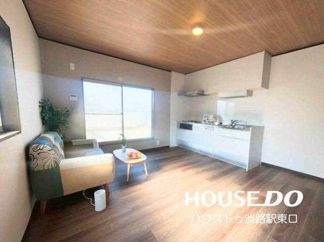 Renovated 4SLDK House for Sale near Zuikō-yonchōme Station, Osaka - Thumbnail 2