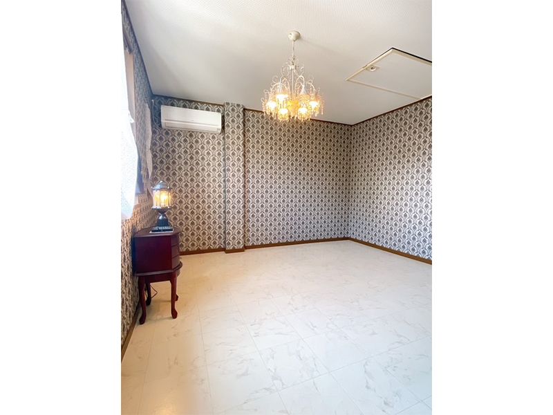 Renovated 4LDK Steel House with Loft near Sakaihigashi Station, Sakai - Thumbnail 2