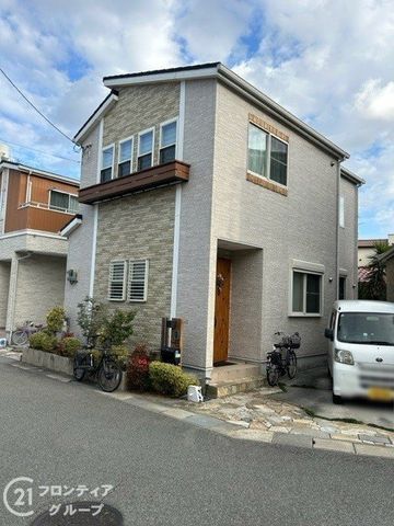 Modern 3LDK House for Sale in Itami, Hyogo | 2013 Build - Thumbnail 2