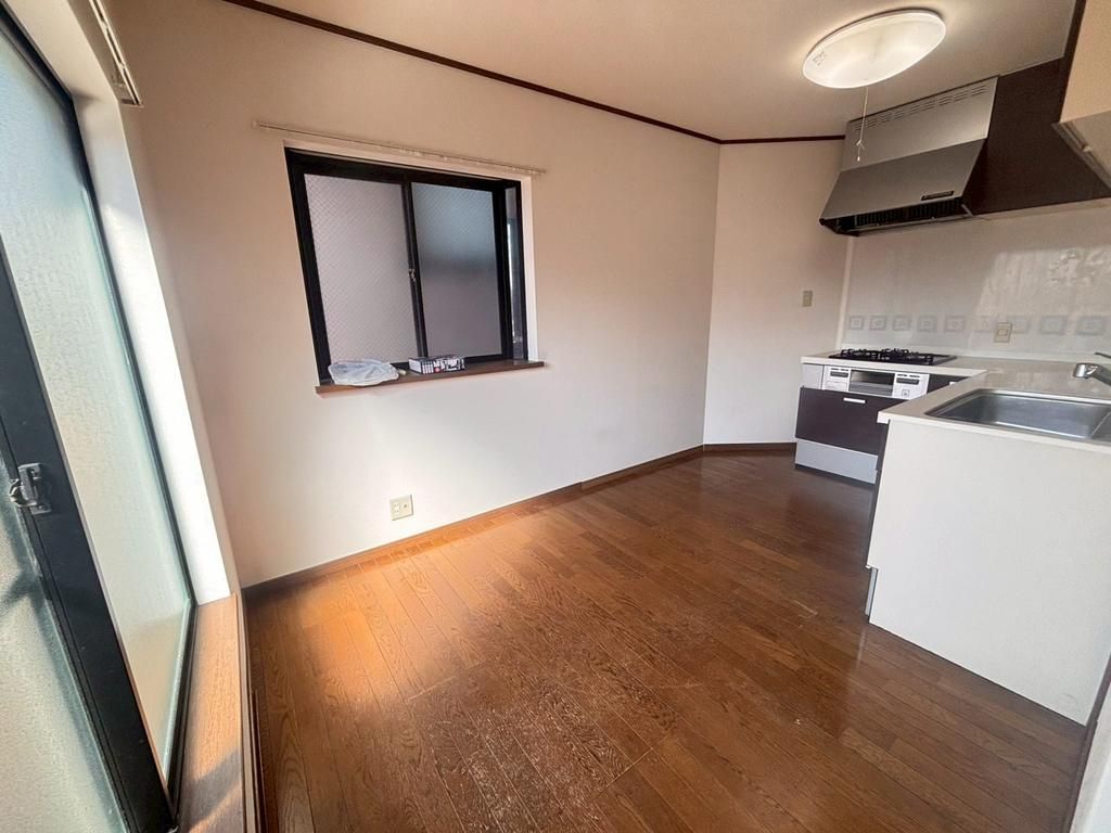 4LDK Detached House for Sale in Moriguchi, Osaka - 2019 Renovations - Thumbnail 2