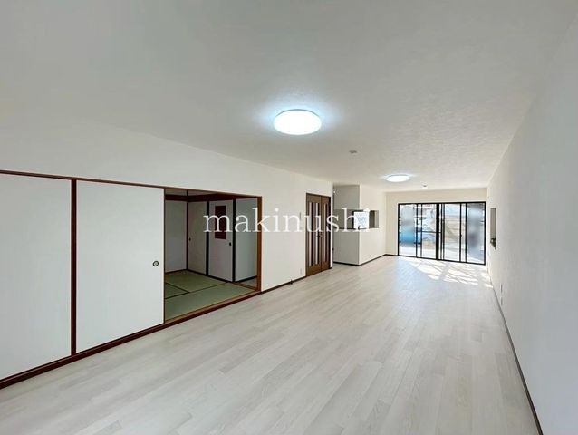 5LDK House for Sale in Sakai, Osaka - 126.69 sqm - Thumbnail 3