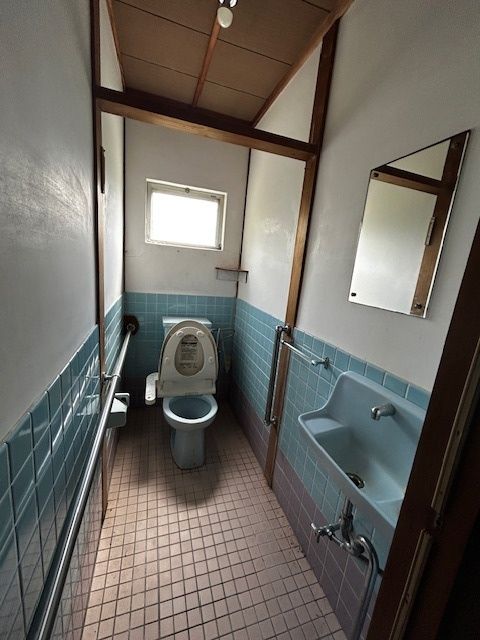 7DK Detached House for Sale in Sumoto, Hyogo - 197sqm - Thumbnail 4