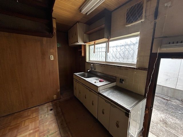 7DK Detached House for Sale in Sumoto, Hyogo - 197sqm - Thumbnail 3