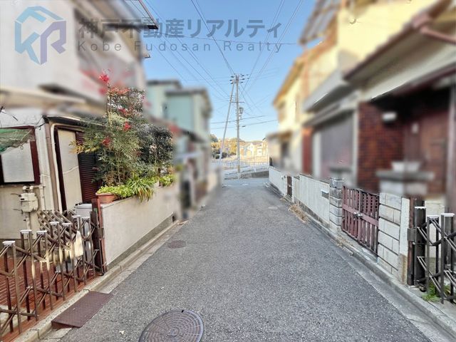 4DK Wooden House for Sale in Kobe's Tarumi Ward - Thumbnail 2