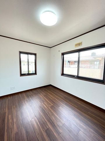 3SLDK House for Sale in Yokkaichi, Mie - 102.30 sqm - Thumbnail 2
