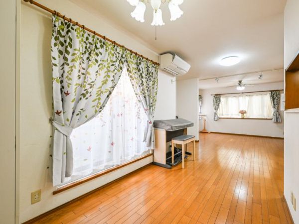 6SLDK Detached House for Sale in Suita, Osaka - 190.67 sqm - Thumbnail 4