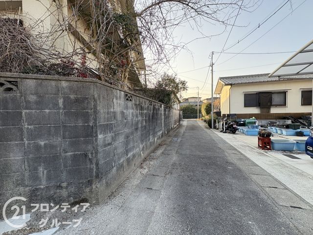 Renovated 2LDK House Near Yamadagawa Station in Kizugawa - Thumbnail 2