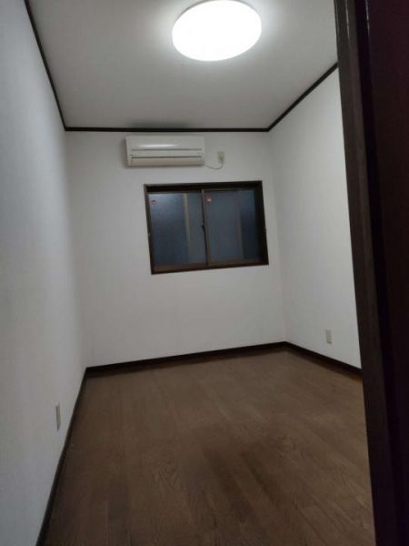 4LDK Wooden House for Sale near Showa-cho Station, Osaka - Thumbnail 3