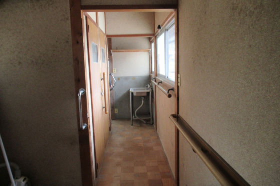 Traditional Japanese House in Niimi with Spacious Land - Thumbnail 3