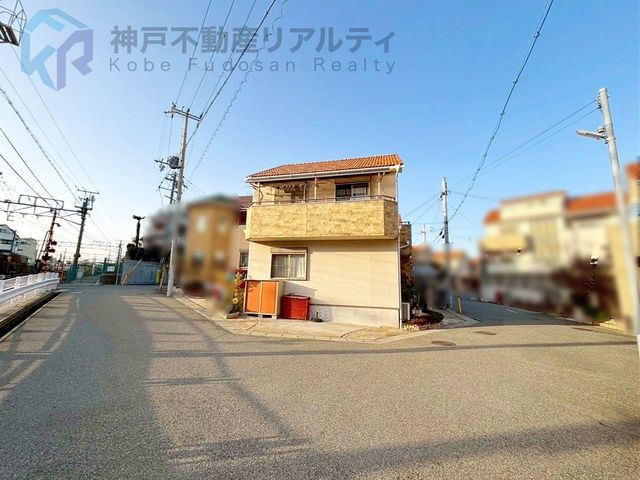 4LDK House near Kayogaoka Station, Kobe | Sunken Garage & Walk-In Closet - Thumbnail 4