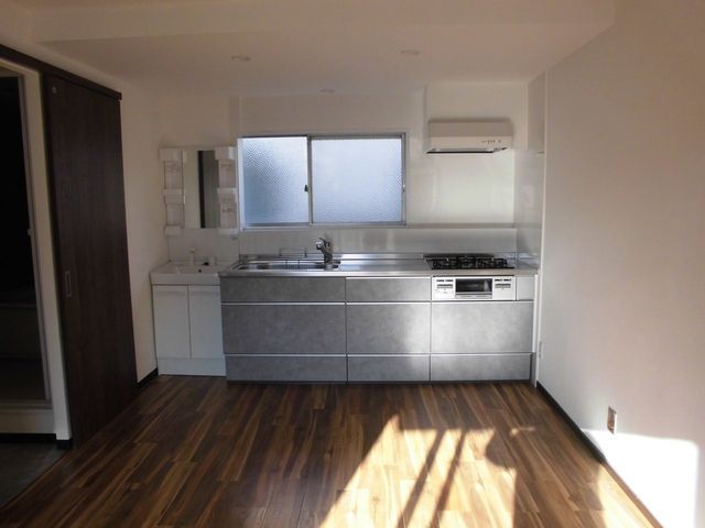 4LDK Terrace House for Sale near Mikkōgaoka Station, Sakai - Thumbnail 3