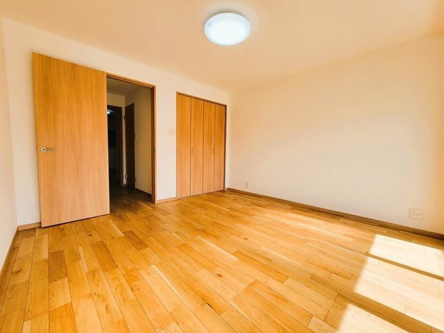 Renovated 2DK House for Sale in Toyonaka, Osaka - Thumbnail 3