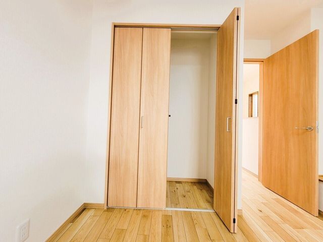 Renovated 2DK House for Sale in Toyonaka, Osaka - Thumbnail 4