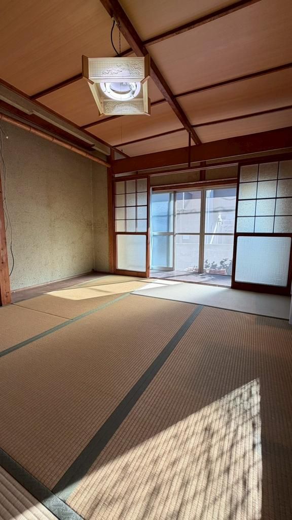 4DK Single-Story House for Sale in Wakayama City with Garden - Thumbnail 3