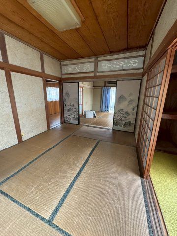 7DK Detached House for Sale in Hofu, Yamaguchi - 1.98 Million Yen - Thumbnail 4