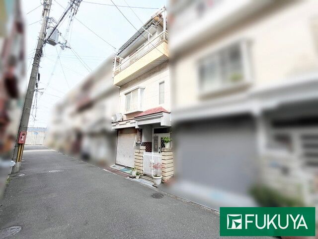 5DK 3-Story Wooden House for Sale in Daito City, Osaka - Thumbnail 3