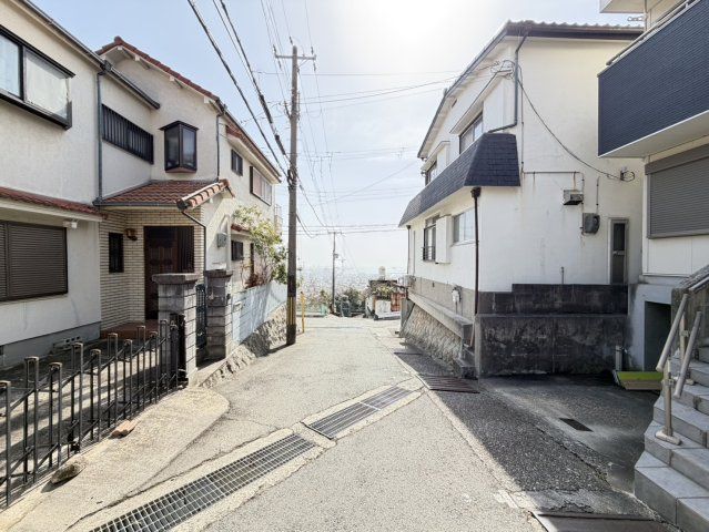3LDK Detached House for Sale in Nagamine-dai, Kobe - Thumbnail 2