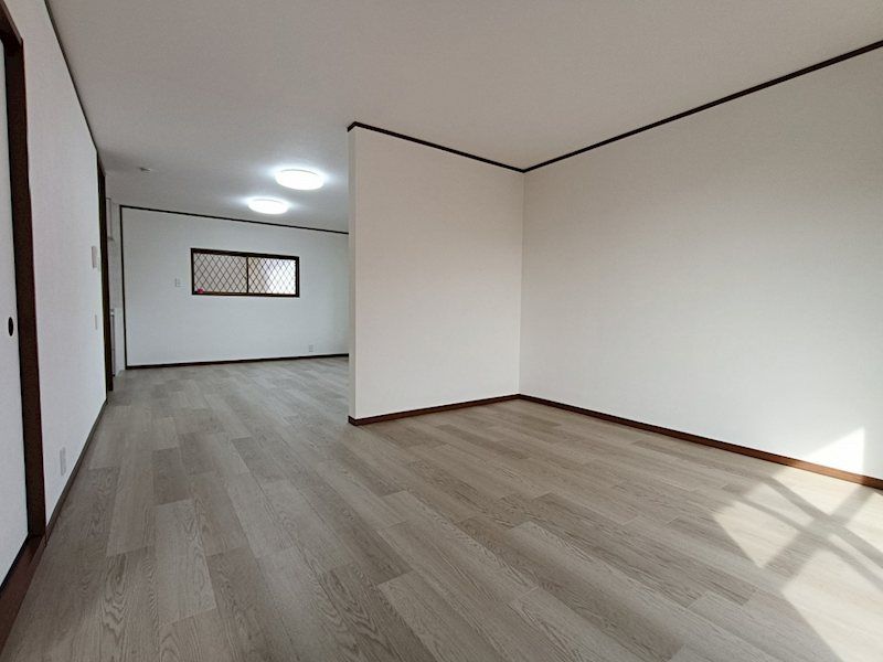 Renovated 5LDK House for Sale in Takatsuki, Osaka - Thumbnail 4