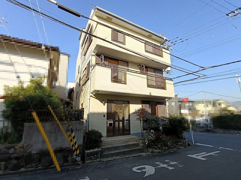 Renovated 5LDK House for Sale in Takatsuki, Osaka - Thumbnail 2