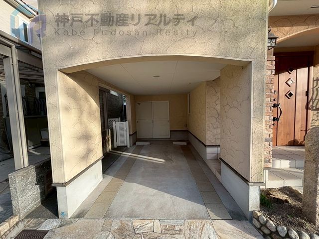 4LDK Family Home with Garage near Kasugaoka Station, Kobe - Thumbnail 3